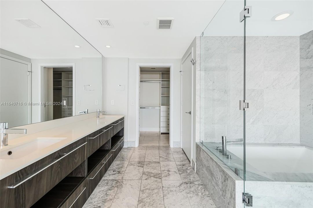 For Sale: $1,899,000 (3 beds, 3 baths, 1634 Square Feet)