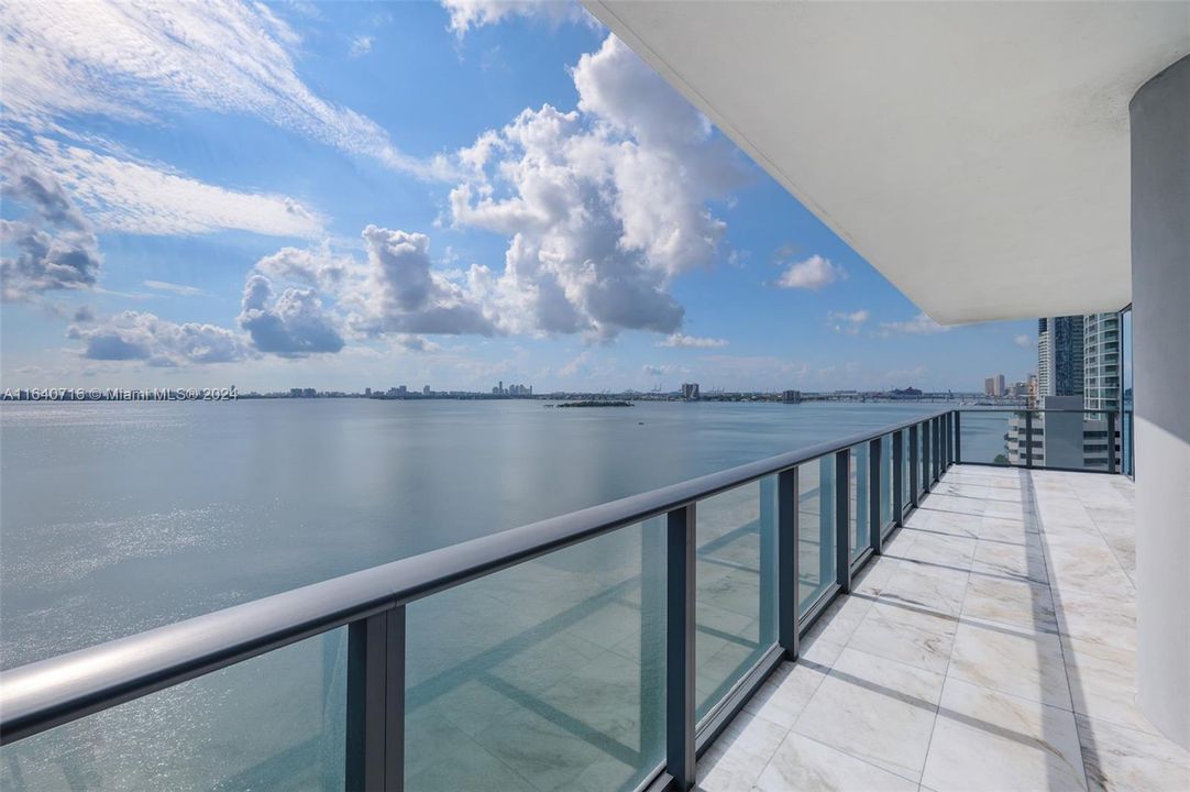 For Sale: $1,899,000 (3 beds, 3 baths, 1634 Square Feet)