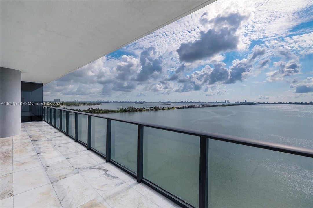 For Sale: $1,899,000 (3 beds, 3 baths, 1634 Square Feet)