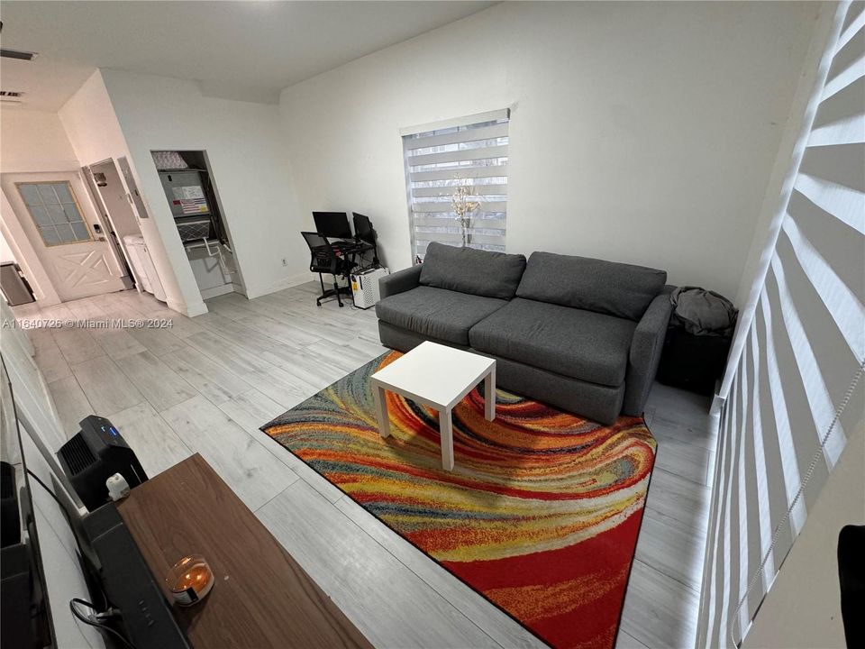 Active With Contract: $2,100 (1 beds, 1 baths, 0 Square Feet)