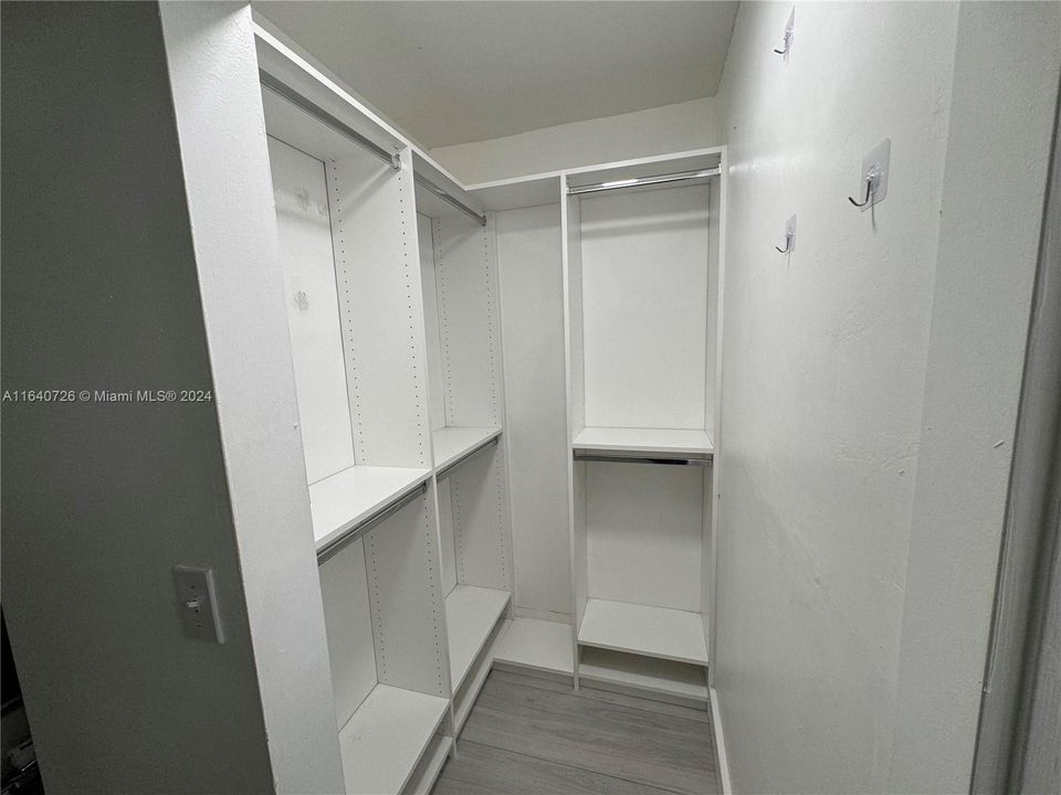 Active With Contract: $2,100 (1 beds, 1 baths, 0 Square Feet)