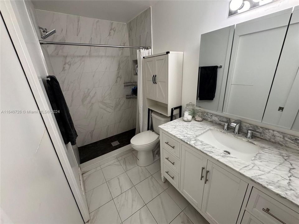 Active With Contract: $2,100 (1 beds, 1 baths, 0 Square Feet)