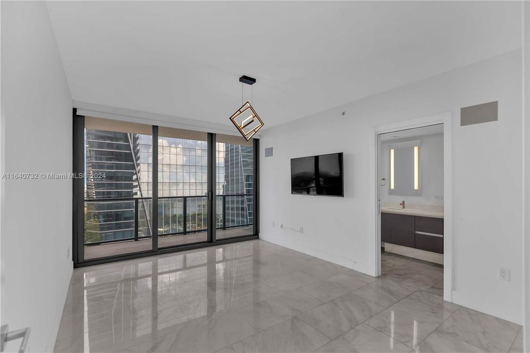 Active With Contract: $7,800 (2 beds, 2 baths, 1091 Square Feet)