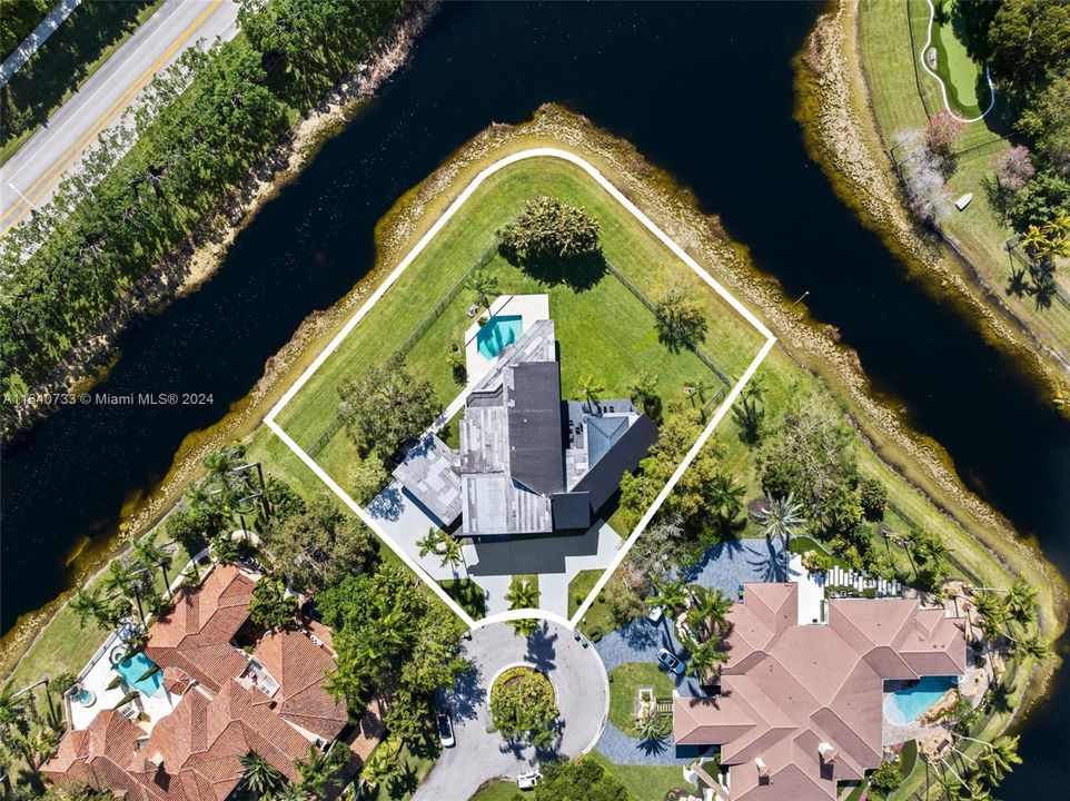 最近租的: $18,500 (5 贝兹, 6 浴室, 6061 平方英尺)