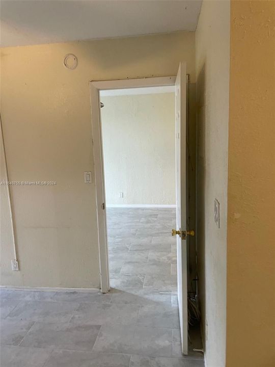 Active With Contract: $1,490 (1 beds, 1 baths, 619 Square Feet)