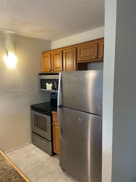 Active With Contract: $1,490 (1 beds, 1 baths, 619 Square Feet)