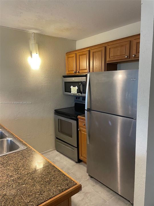 Active With Contract: $1,490 (1 beds, 1 baths, 619 Square Feet)