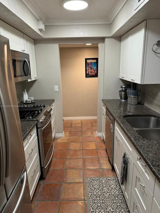 For Sale: $364,990 (1 beds, 1 baths, 673 Square Feet)