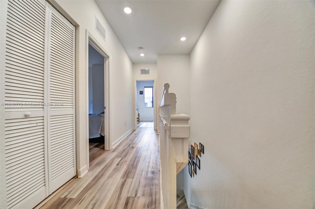 Active With Contract: $459,500 (3 beds, 2 baths, 1403 Square Feet)