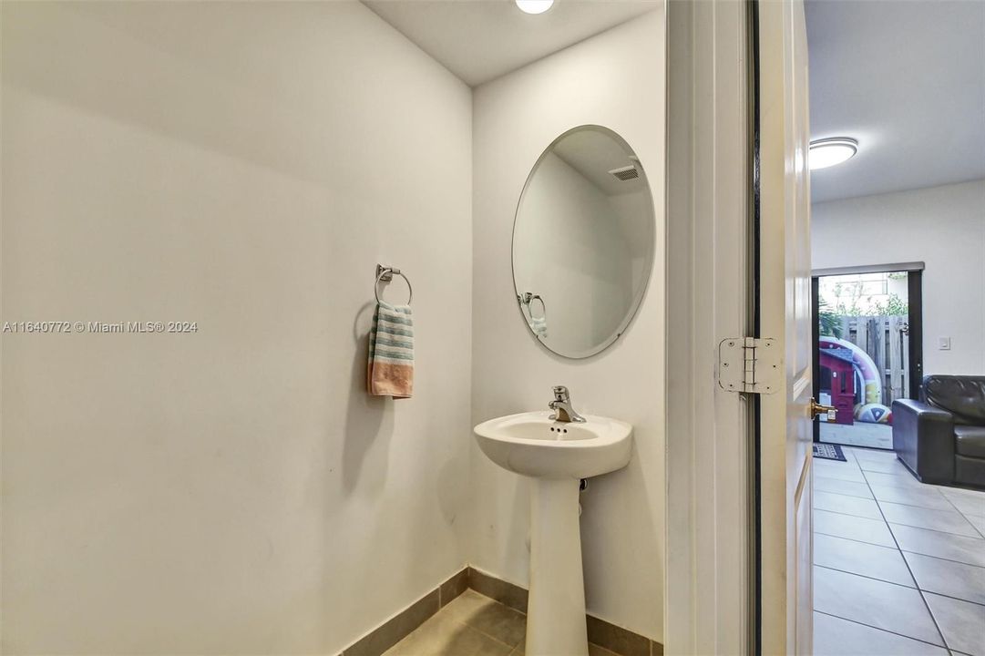 Active With Contract: $459,500 (3 beds, 2 baths, 1403 Square Feet)