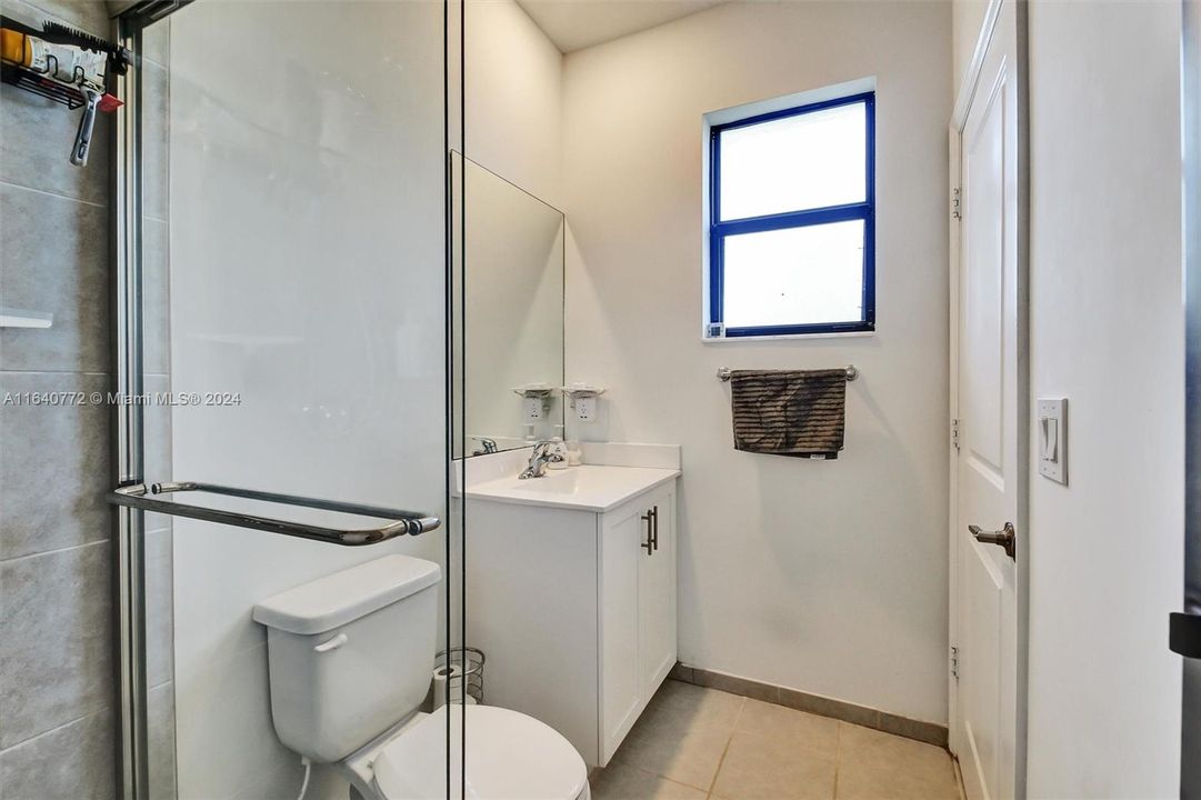 Active With Contract: $459,500 (3 beds, 2 baths, 1403 Square Feet)