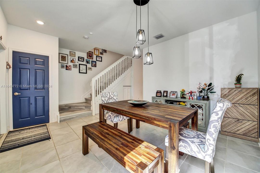 Active With Contract: $459,500 (3 beds, 2 baths, 1403 Square Feet)