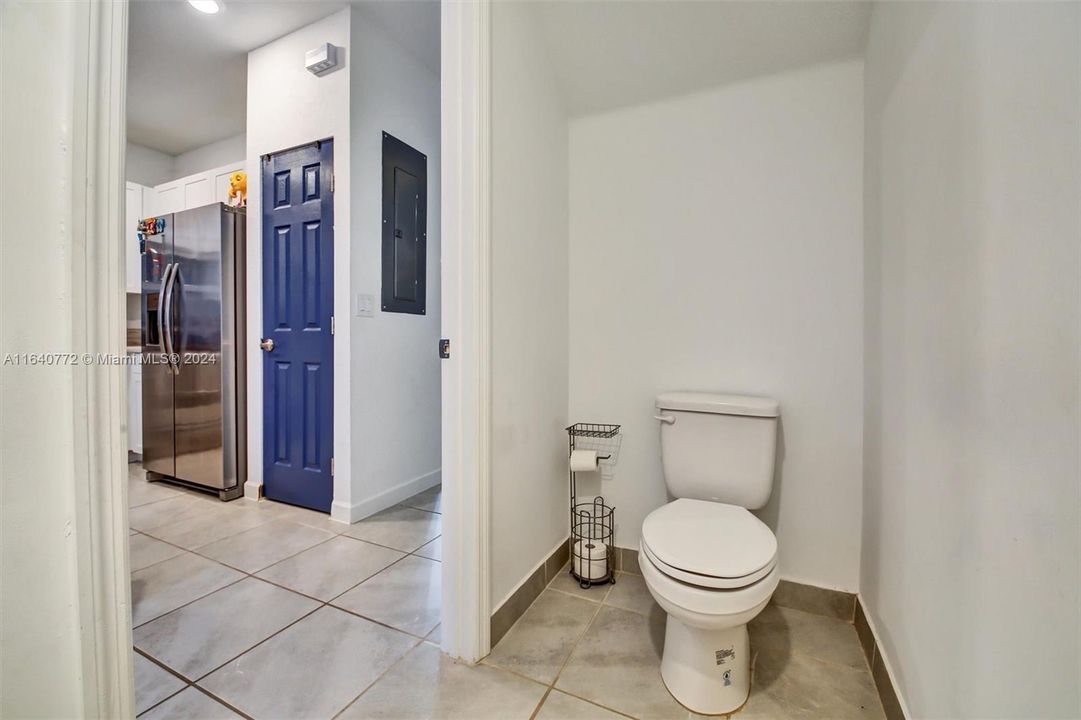 Active With Contract: $459,500 (3 beds, 2 baths, 1403 Square Feet)