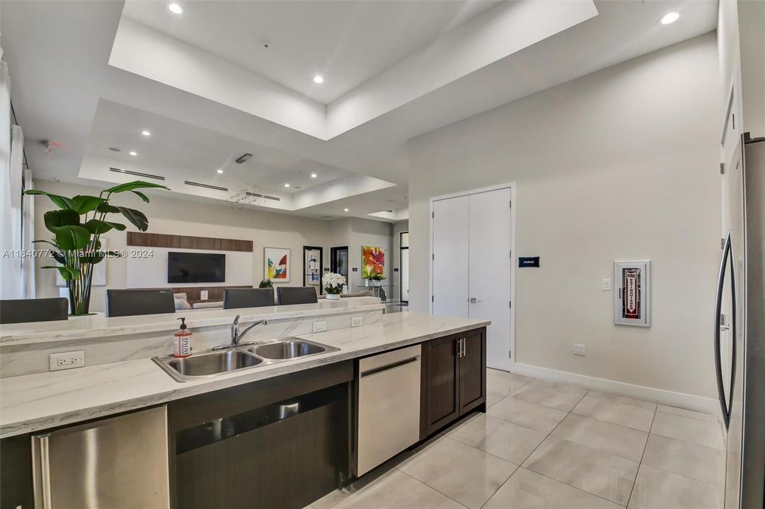 Active With Contract: $459,500 (3 beds, 2 baths, 1403 Square Feet)