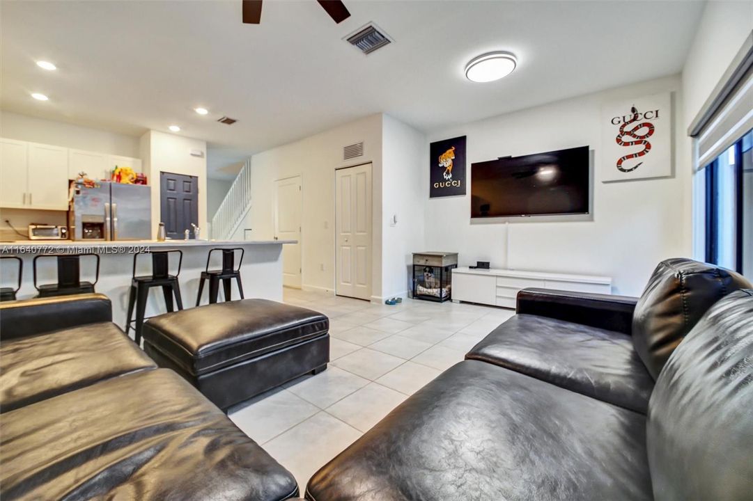 Active With Contract: $459,500 (3 beds, 2 baths, 1403 Square Feet)