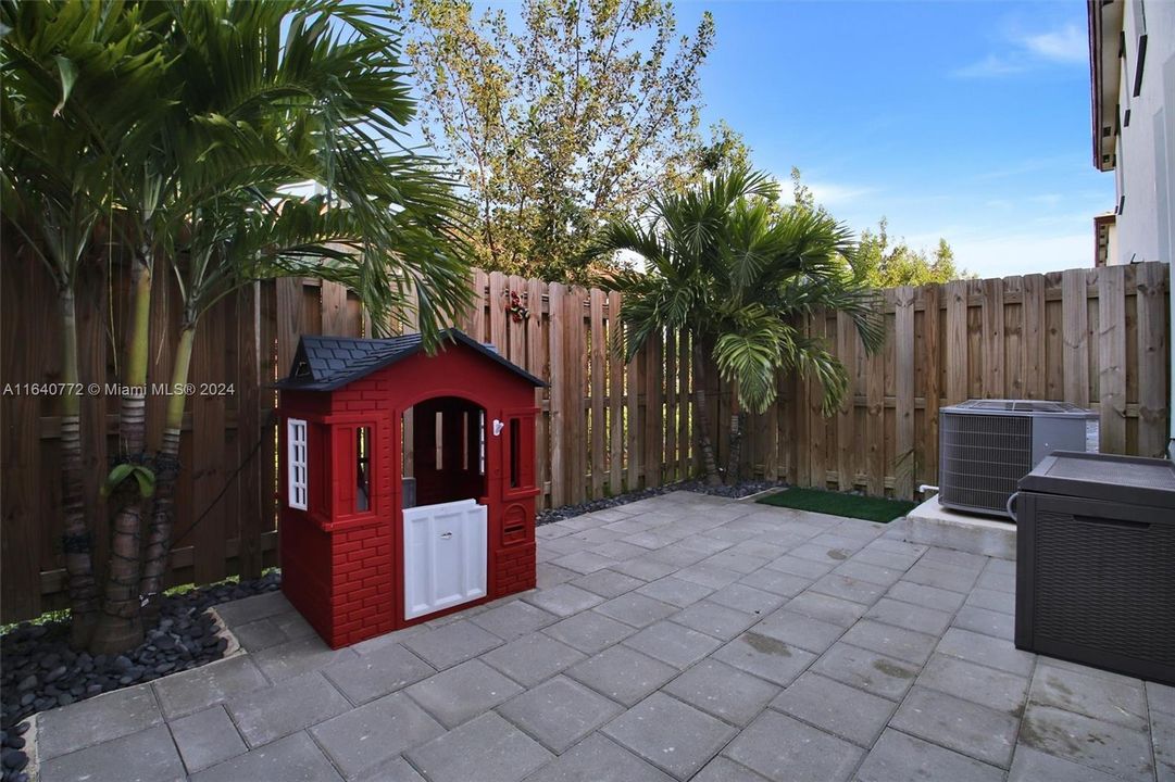 Active With Contract: $459,500 (3 beds, 2 baths, 1403 Square Feet)