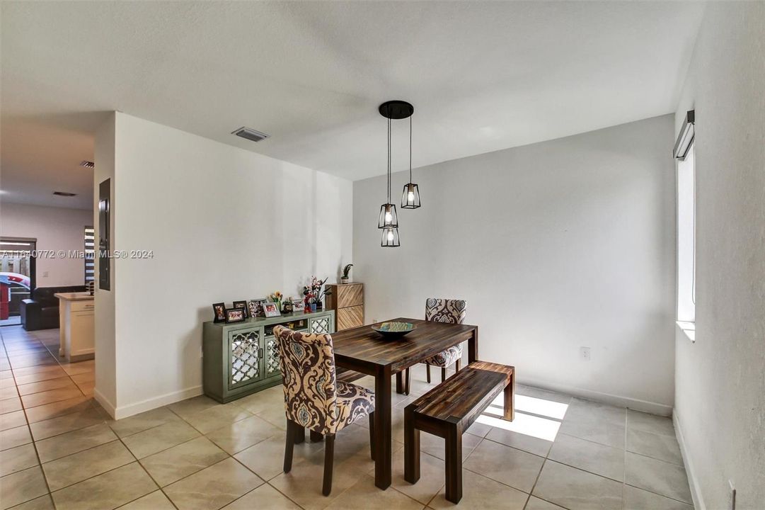 Active With Contract: $459,500 (3 beds, 2 baths, 1403 Square Feet)