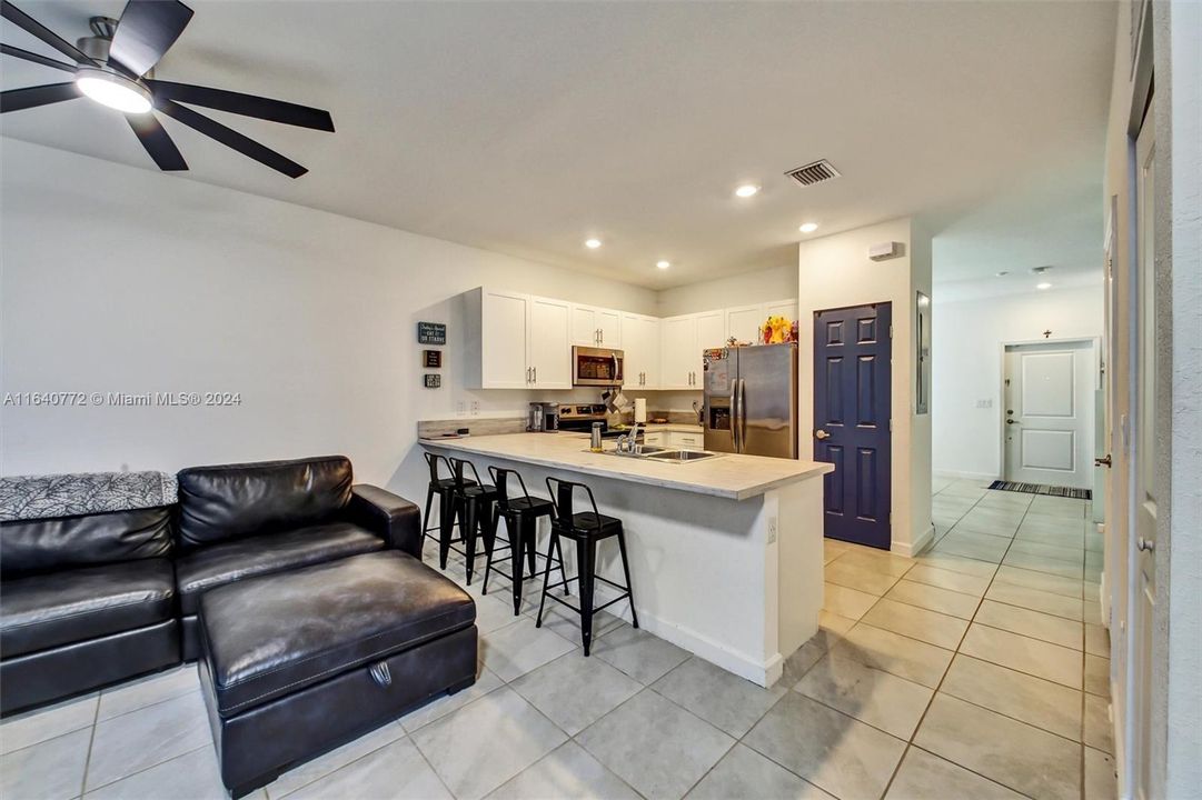 Active With Contract: $459,500 (3 beds, 2 baths, 1403 Square Feet)