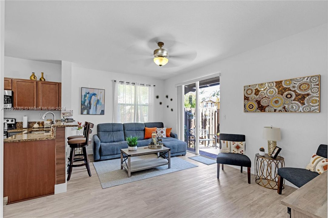 Active With Contract: $2,600 (3 beds, 2 baths, 1523 Square Feet)