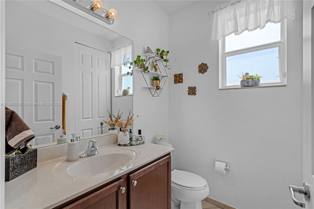 Active With Contract: $2,600 (3 beds, 2 baths, 1523 Square Feet)