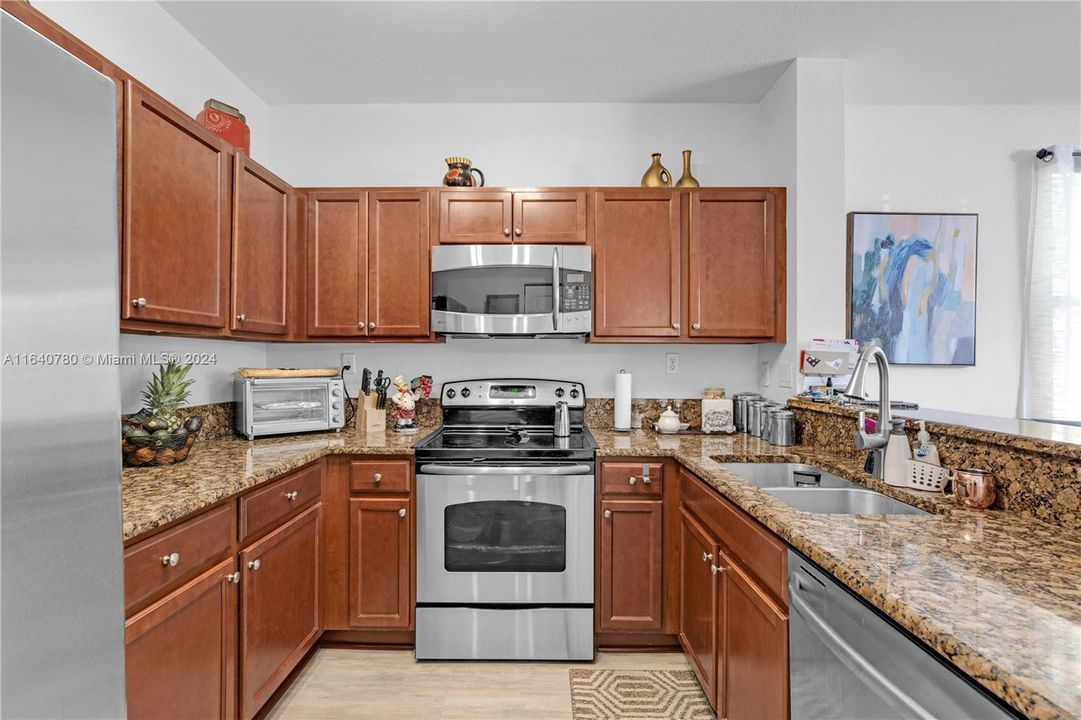 Active With Contract: $2,600 (3 beds, 2 baths, 1523 Square Feet)