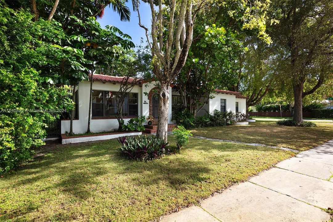 En Venta: $2,299,999 (4 camas, 3 baños, 2866 Pies cuadrados)