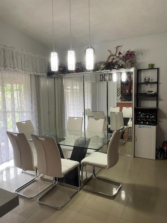 Vendido Recientemente: $540,000 (3 camas, 2 baños, 1368 Pies cuadrados)