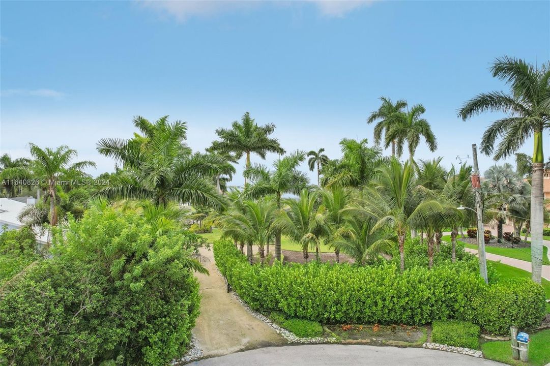 En Venta: $1,850,000 (0.55 acres)