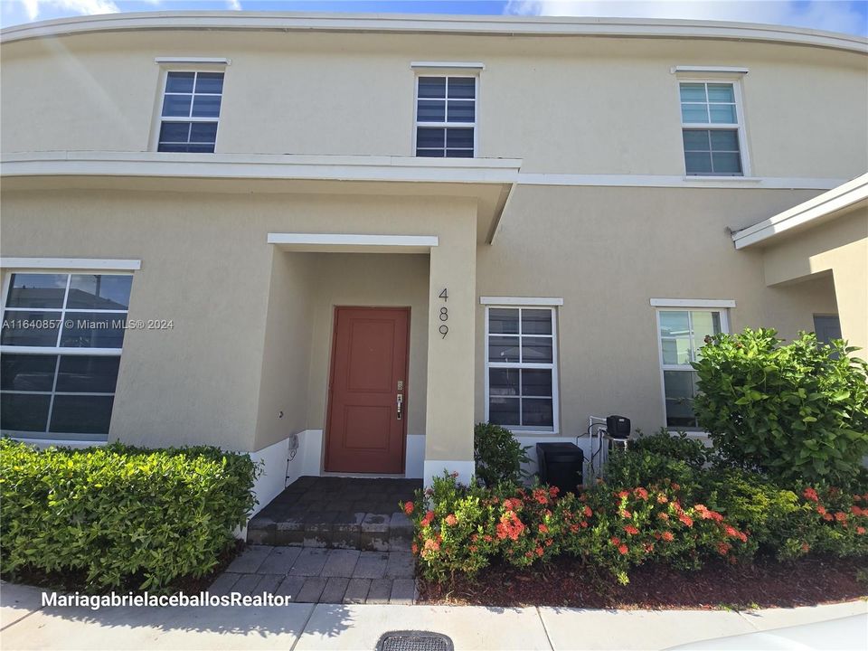 Active With Contract: $2,790 (4 beds, 3 baths, 1700 Square Feet)