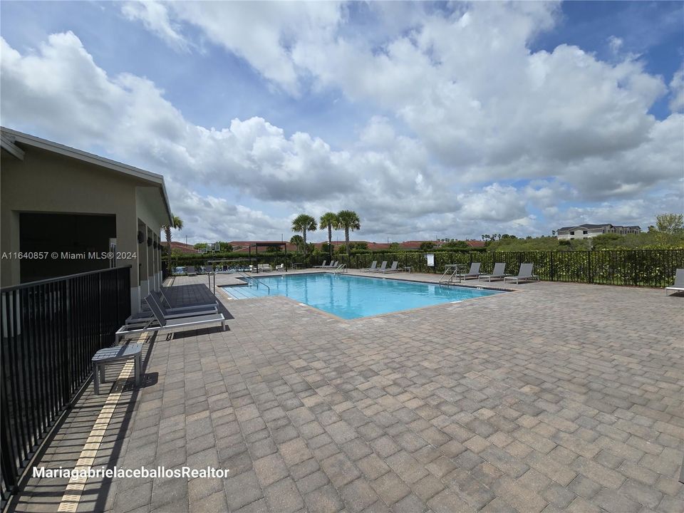 Active With Contract: $2,790 (4 beds, 3 baths, 1700 Square Feet)