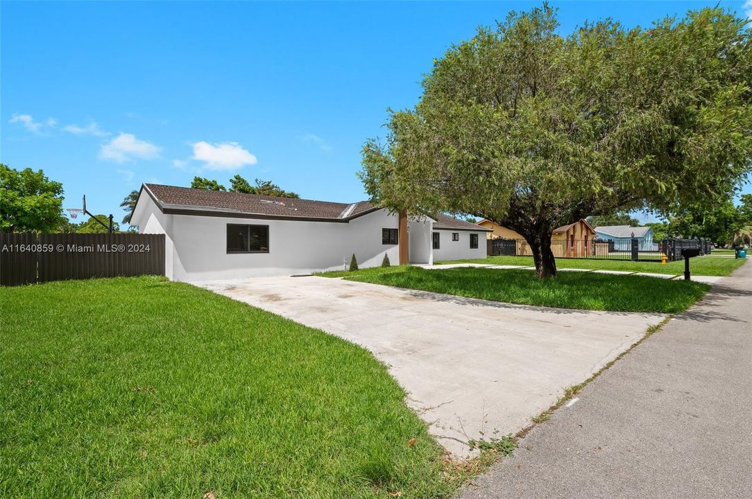 Active With Contract: $875,000 (5 beds, 3 baths, 2413 Square Feet)