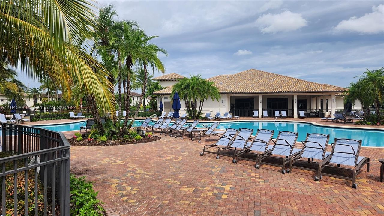 Recently Rented: $3,600 (4 beds, 2 baths, 3520 Square Feet)