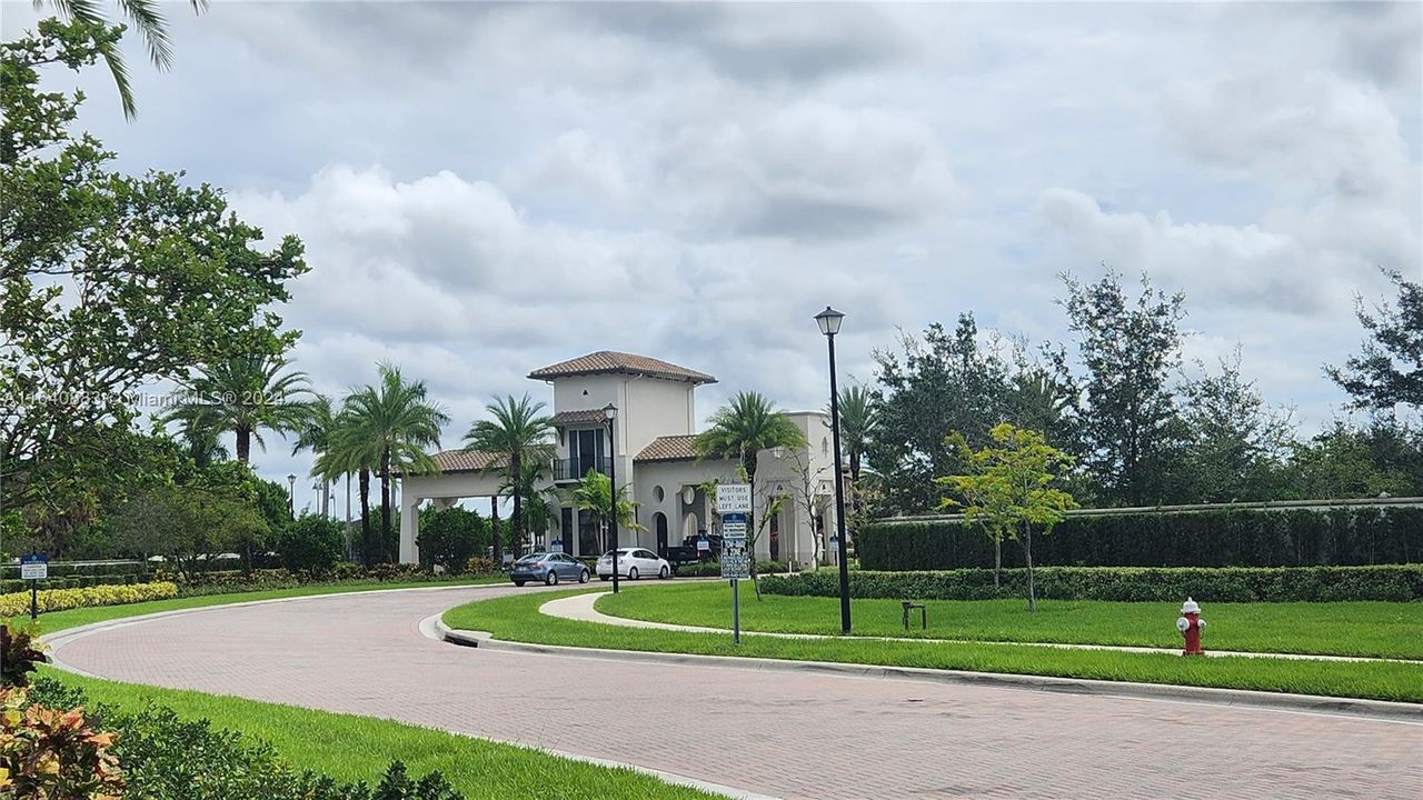 Recently Rented: $3,600 (4 beds, 2 baths, 3520 Square Feet)