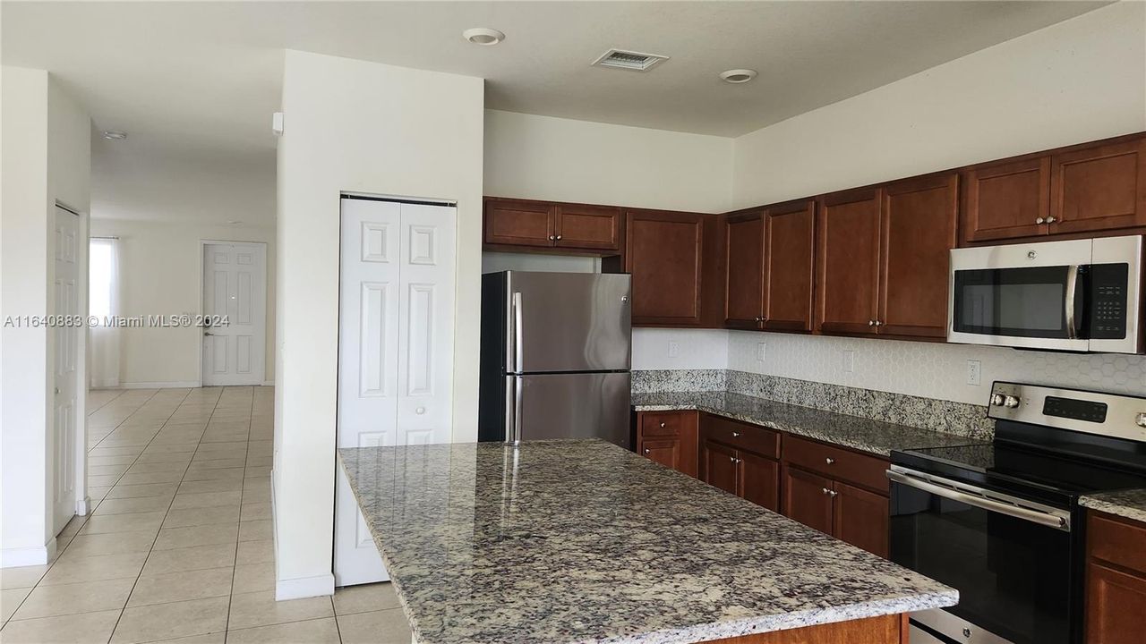 Recently Rented: $3,600 (4 beds, 2 baths, 3520 Square Feet)