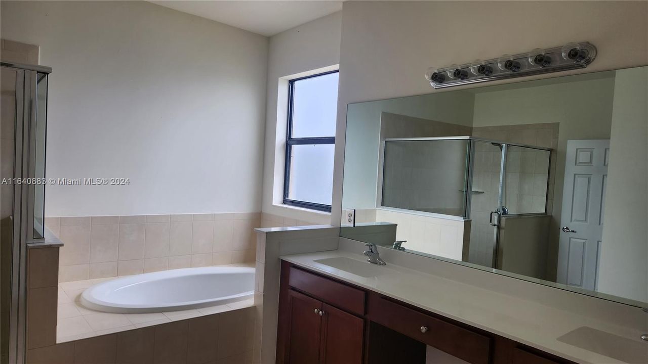 Recently Rented: $3,600 (4 beds, 2 baths, 3520 Square Feet)