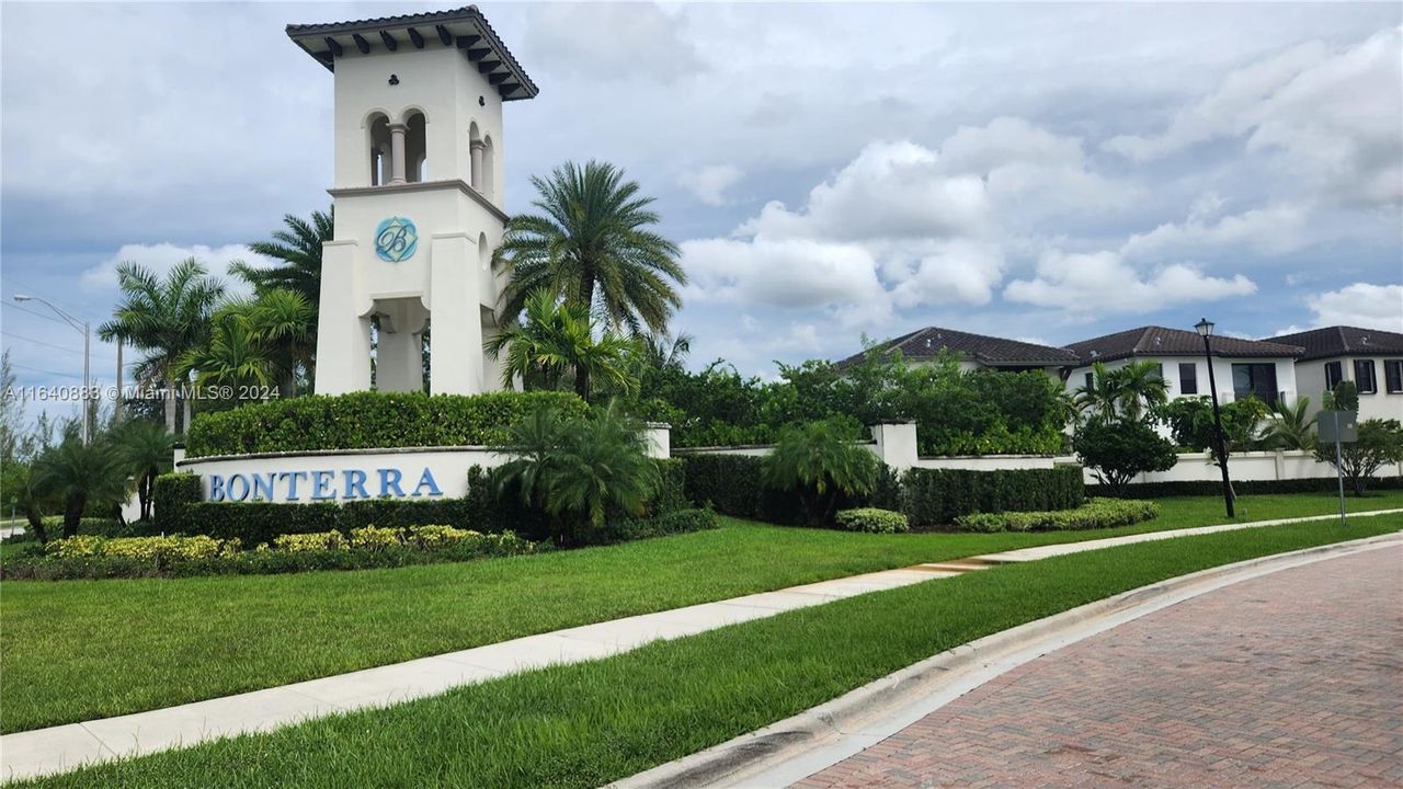 Recently Rented: $3,600 (4 beds, 2 baths, 3520 Square Feet)