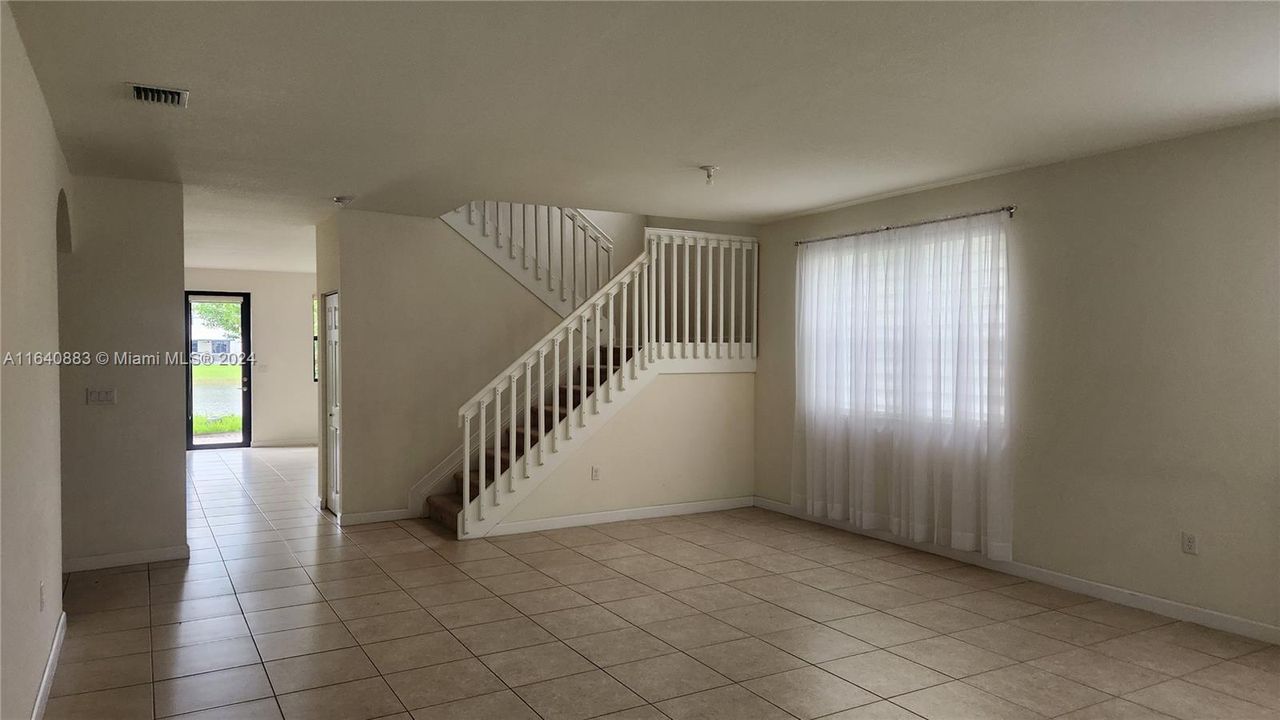 Recently Rented: $3,600 (4 beds, 2 baths, 3520 Square Feet)