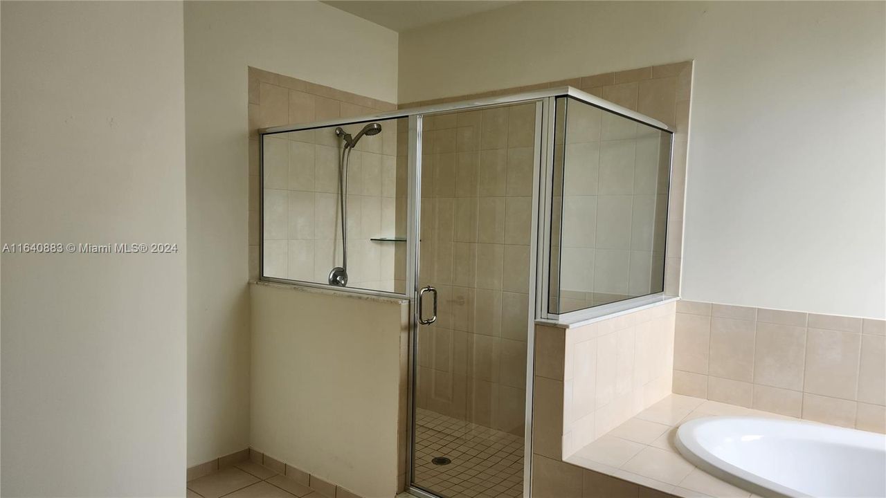 Recently Rented: $3,600 (4 beds, 2 baths, 3520 Square Feet)