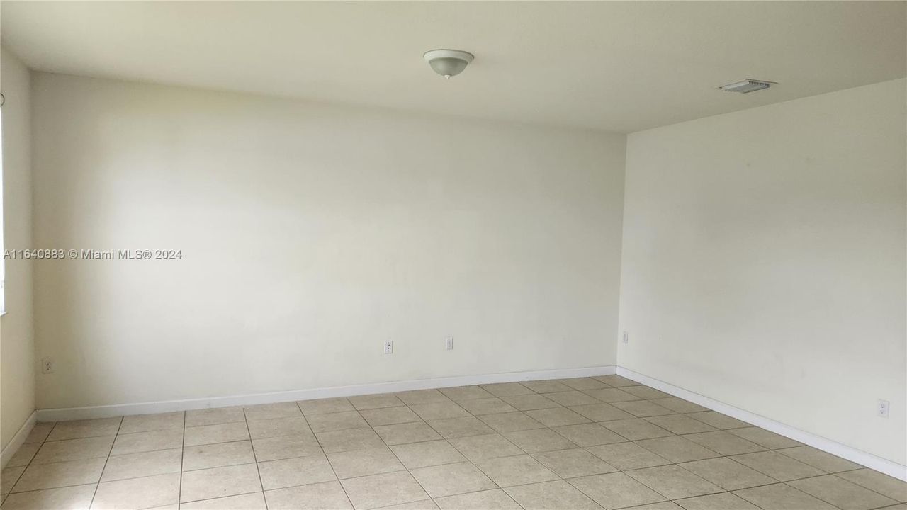 Recently Rented: $3,600 (4 beds, 2 baths, 3520 Square Feet)