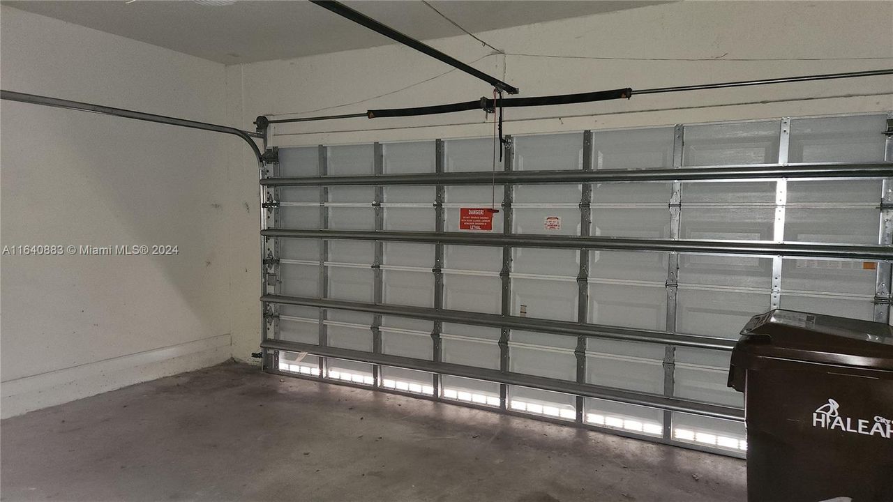 Recently Rented: $3,600 (4 beds, 2 baths, 3520 Square Feet)