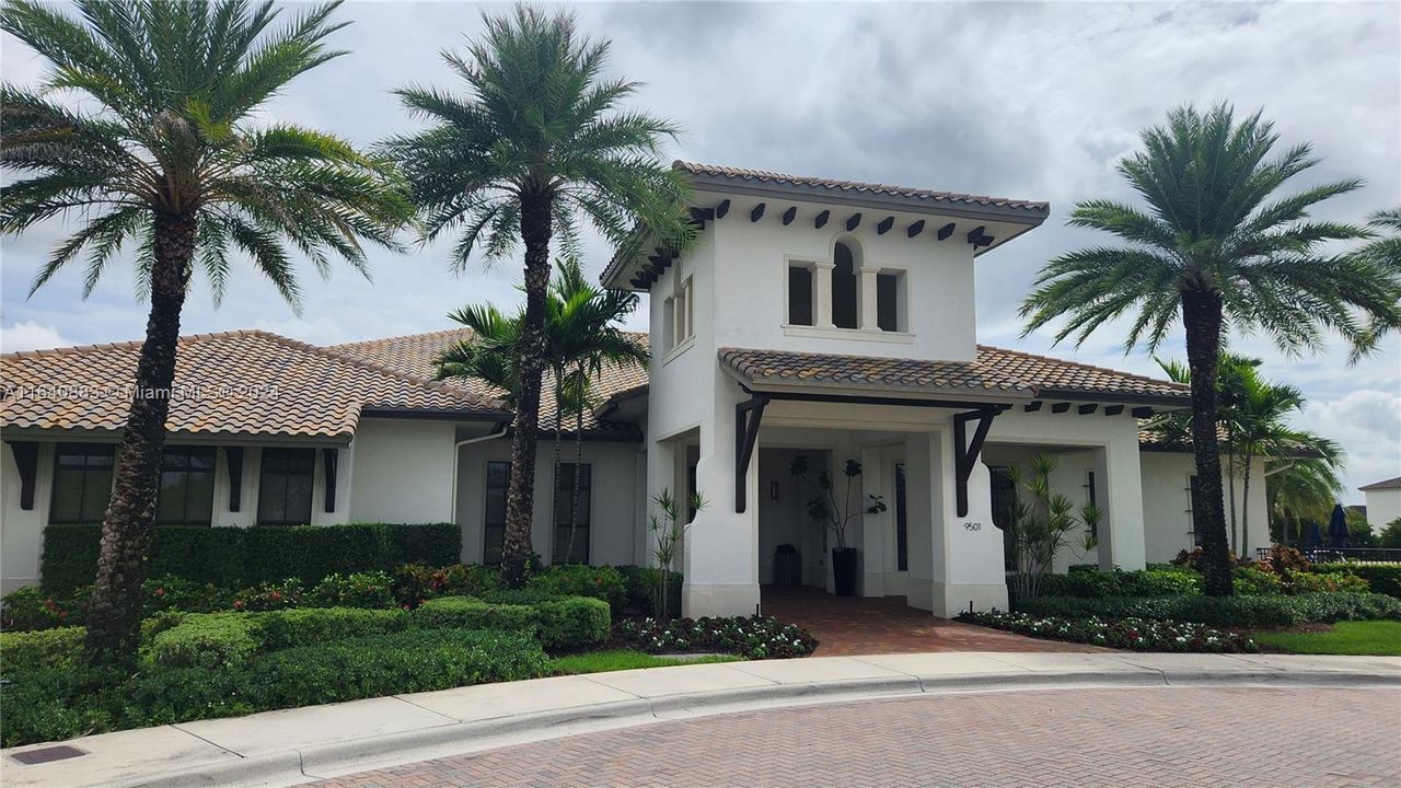 Recently Rented: $3,600 (4 beds, 2 baths, 3520 Square Feet)