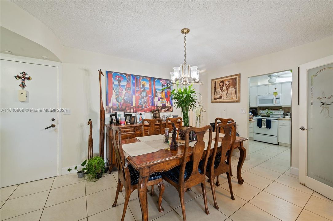 For Sale: $449,997 (1 beds, 2 baths, 930 Square Feet)