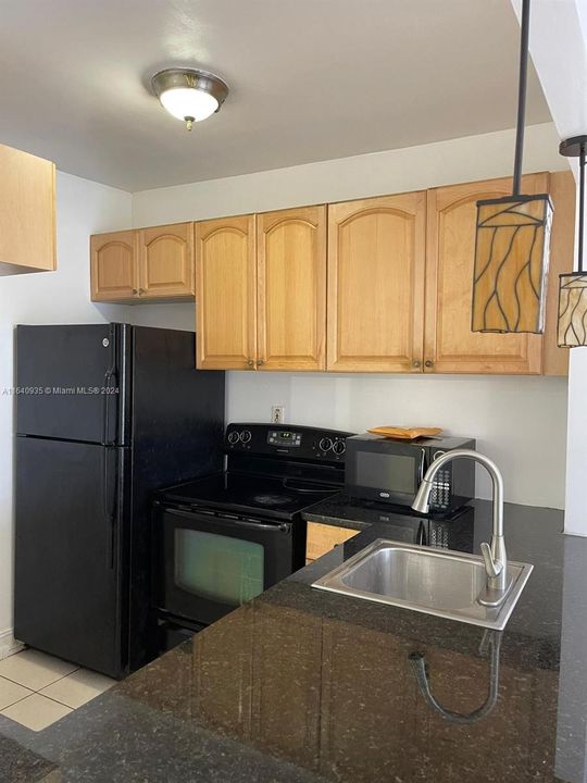 For Sale: $225,000 (0 beds, 1 baths, 531 Square Feet)