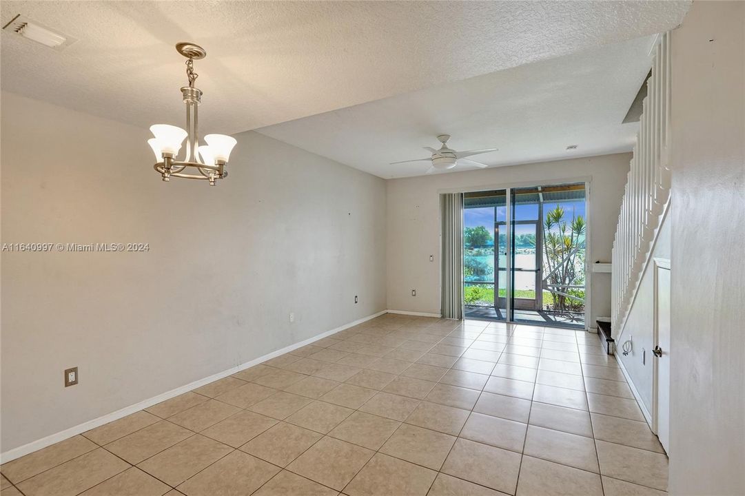 Recently Sold: $325,000 (2 beds, 2 baths, 1244 Square Feet)