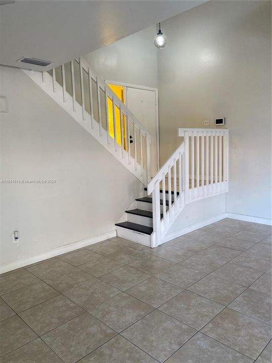 Active With Contract: $2,850 (3 beds, 3 baths, 1917 Square Feet)