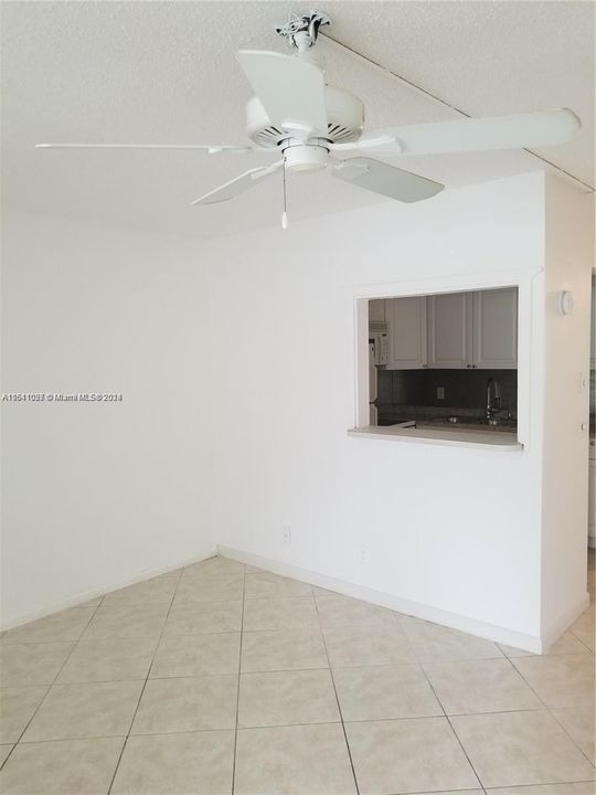 For Sale: $89,900 (1 beds, 1 baths, 585 Square Feet)