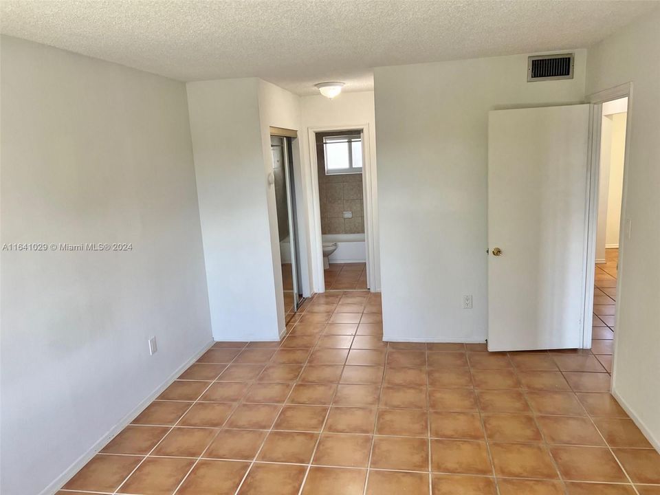 Recently Rented: $1,900 (1 beds, 1 baths, 712 Square Feet)