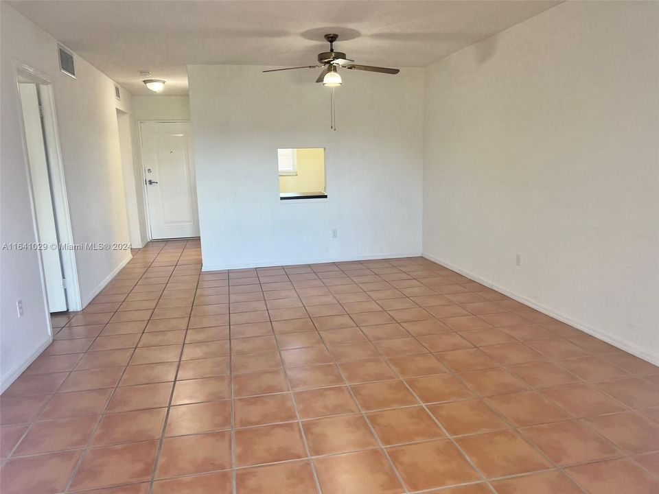 Recently Rented: $1,900 (1 beds, 1 baths, 712 Square Feet)