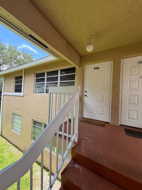 Active With Contract: $1,800 (2 beds, 2 baths, 768 Square Feet)