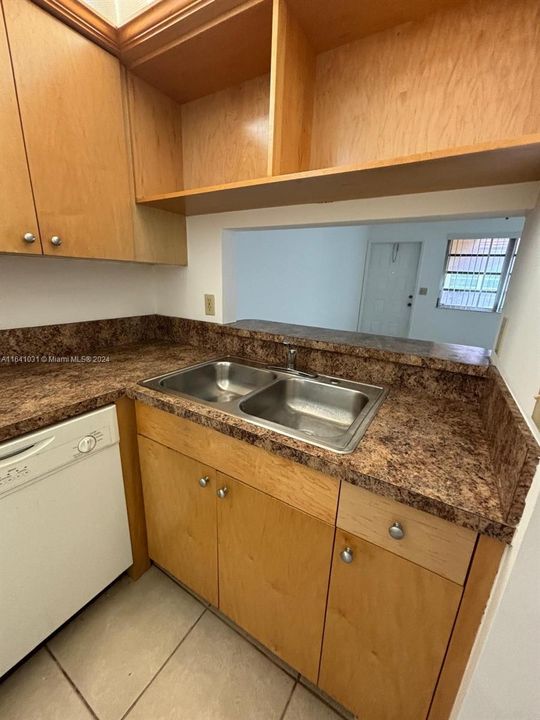 Active With Contract: $1,800 (2 beds, 2 baths, 768 Square Feet)